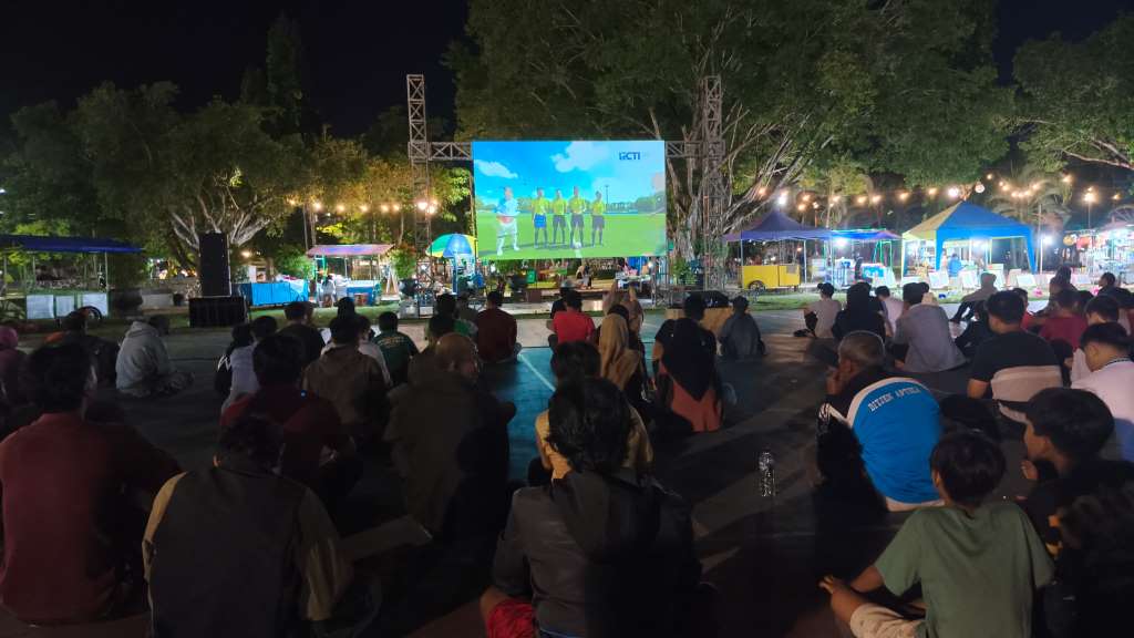 Semarak Nobar Indonesia vs Guinea di Alun-alun Pacitan: Walau Kalah Tetap Bangga Pada Garuda Muda