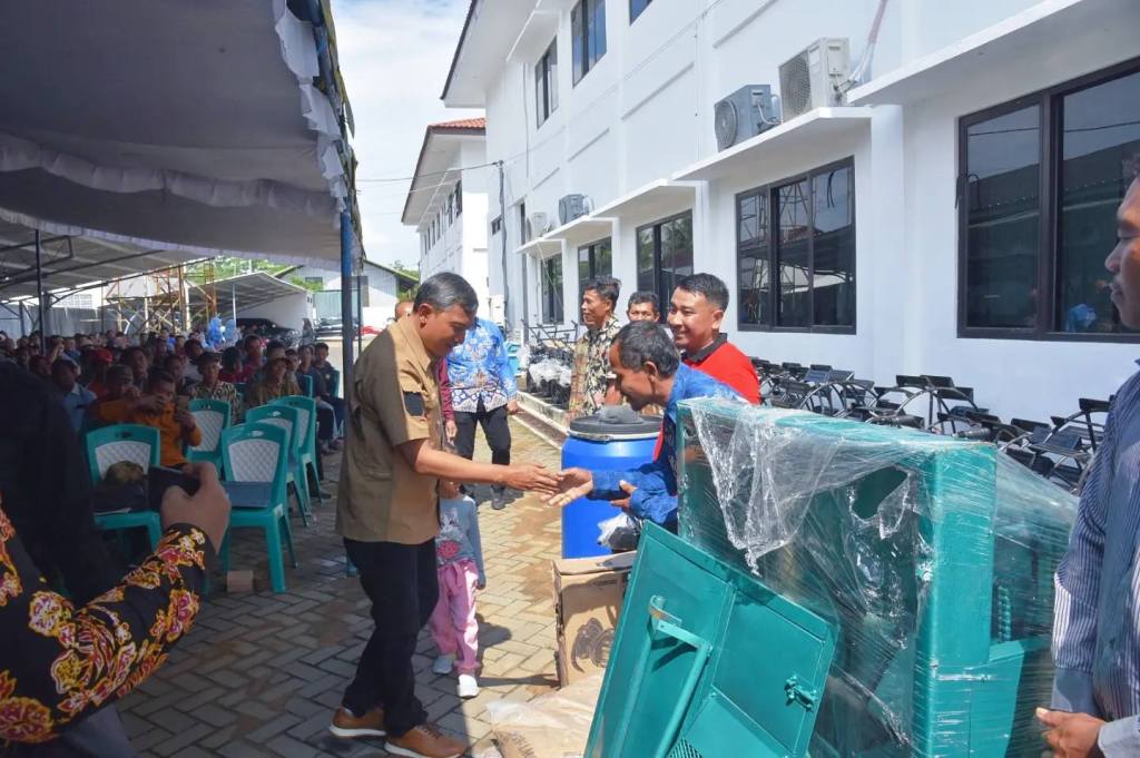 Tingkatkan Produksi, Puluhan Kelompok Tani Pacitan Terima Bantuan&nbsp;Alsintan