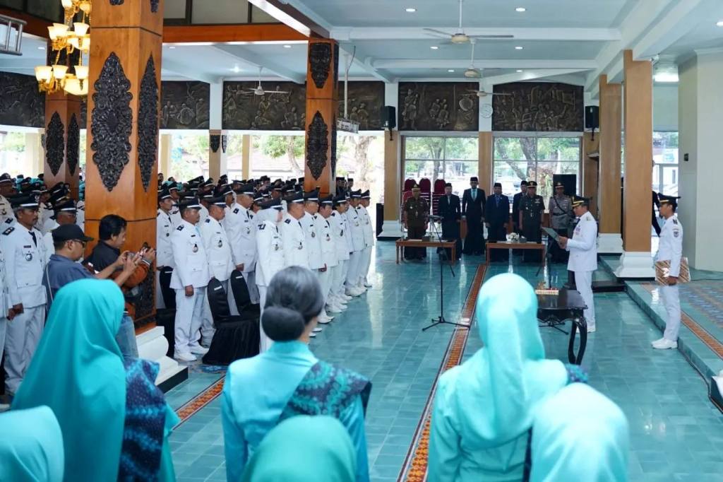 153 Kades di Pacitan Terima SK Perpanjangan Masa Jabatan, Bupati: Semoga&nbsp;Membahagiakan