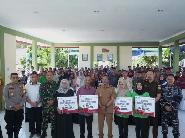 Cair Lur! Ribuan Petani dan Buruh di Pacitan Terima BLT&nbsp;DBHCHT