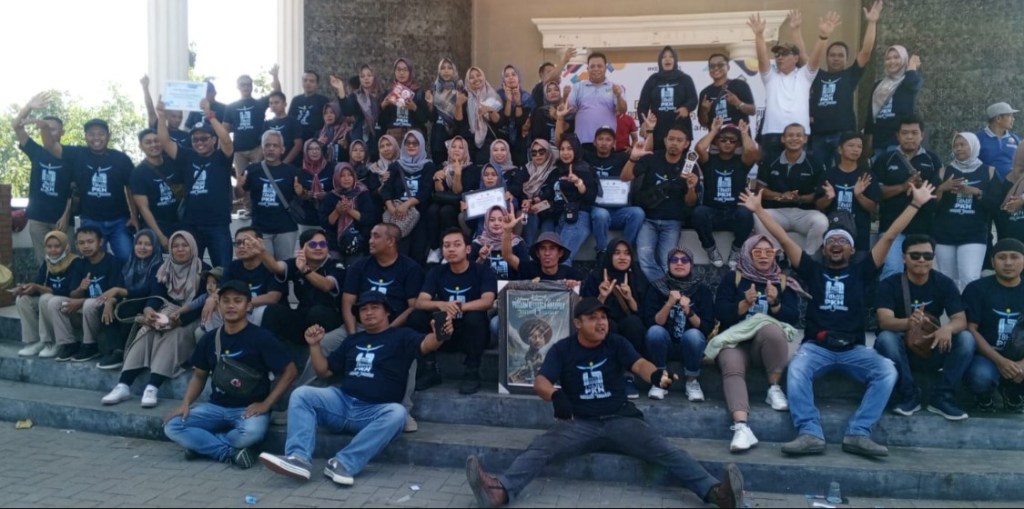 Rayakan Haul ke-17, PKH Dinas Sosial Pacitan Bagikan Puluhan Hadiah