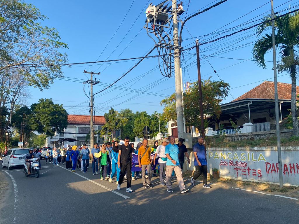 Peringati Hari Koperasi, Dinkop Pacitan Gelar Jalan Sehat Berhadiah Diikuti Ratusan Peserta