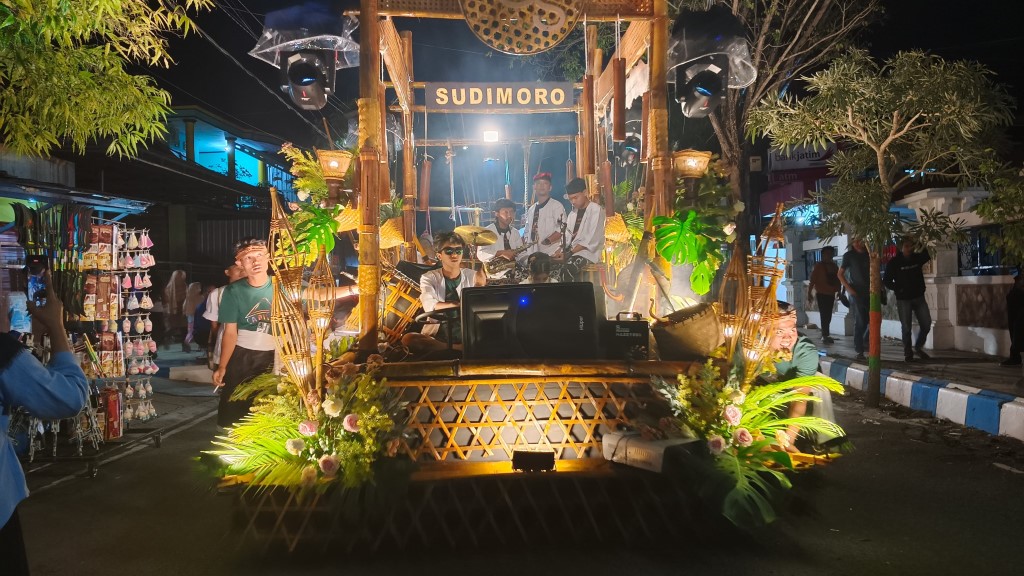 Tampil Apik, Grup Ronthek Sudimoro Suguhkan Semangat Emansipasi Wanita