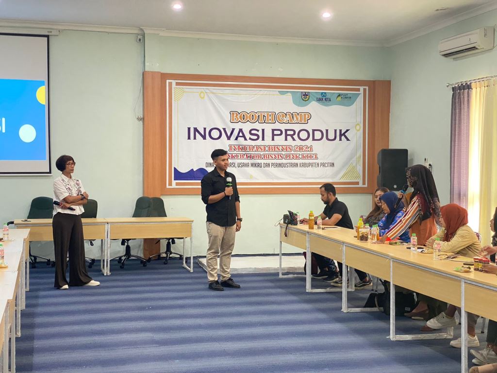 Puluhan UMKM Inkubasi Bisnis Binaan Dinkop Pacitan Peroleh Materi Inovasi Produk dan Riset&nbsp;Pasar