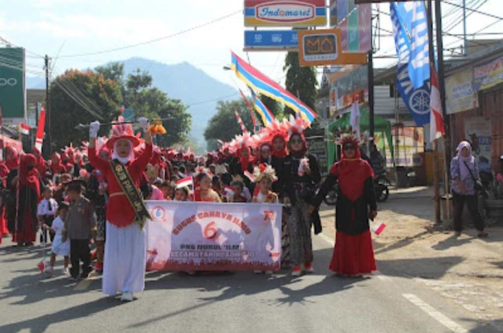 Ribuan Anak PAUD Semarakkan Karnaval Kemerdekaan RI di Ngadirojo