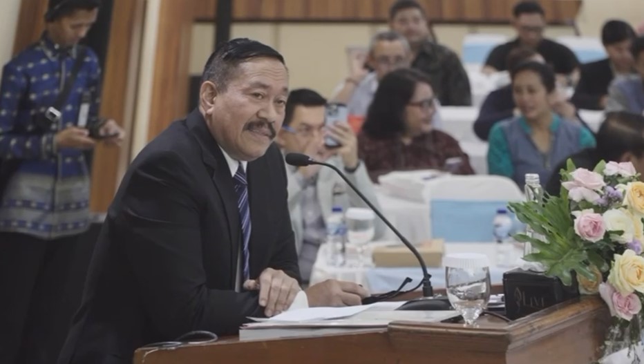 Angkat Branding Pariwisata Pacitan, Anggota DPR RI Sartono Raih Gelar Doktor di Universitas Udayana