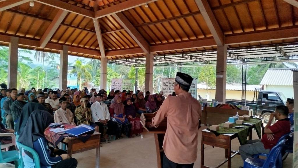 Peringati Maulid Nabi Muhammad SAW, Anggota DPRD Pacitan dr. Warkim Sutarto dan RS Medical Mandiri Pacitan Gelar Pengobatan Gratis di Wonosidi Tulakan