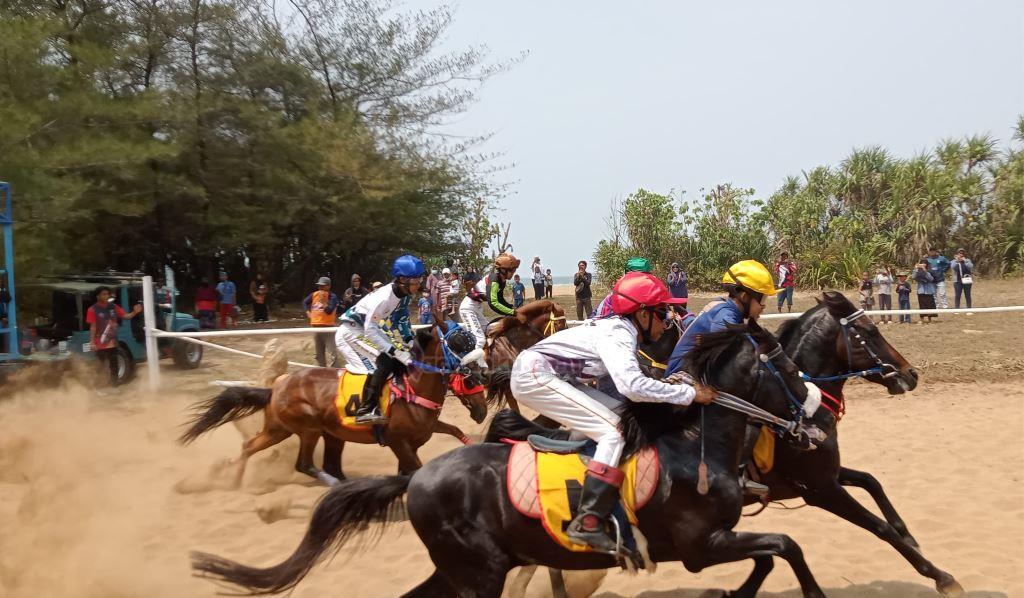 Seru! Sebanyak 118 Kuda Ikut Pacuan Kuda Kapolres Pacitan Cup 2024