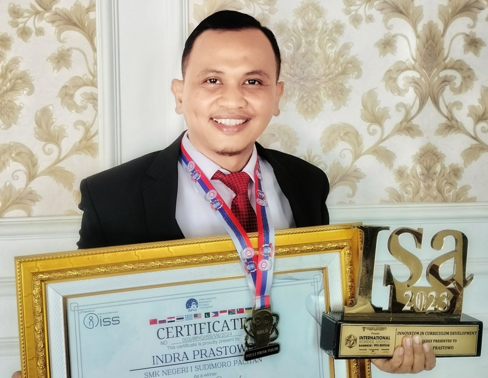 Bikin Bangga, Kepala SMKN I Sudimoro Indra Prastowo Raih 3 Penghargaan&nbsp;Internasional